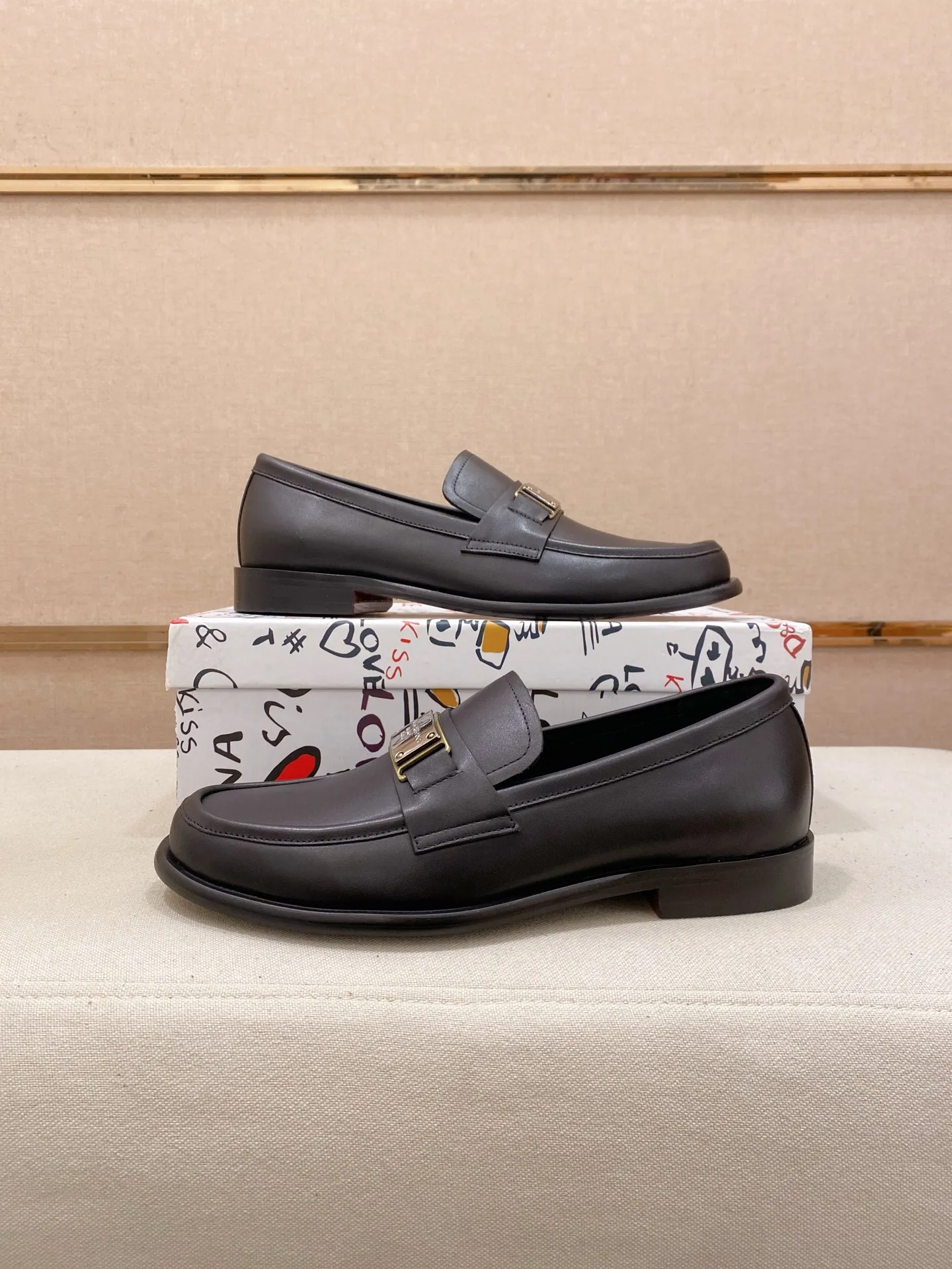 Factory price 540💰🌲DG top-notch🔍🔍men's new leather shoes🚹sold at the same time⚠The uppers are imported cowhide from Italy, the entire imported cowhide lining, and imported accessories💪💪, completely 1⃣️ vs. 1⃣️🇮🇹 💪💪, ⚠Sole: The original sole is specially provided by the original factory, the exclusive movable molded sole is super comfortable, ⚠Original factory follow-up goods, 🔍🔍high quality, can be entered and exited at will, welcome to compare ⚠Size number: 38-44. Can be customized 45 non-returnable